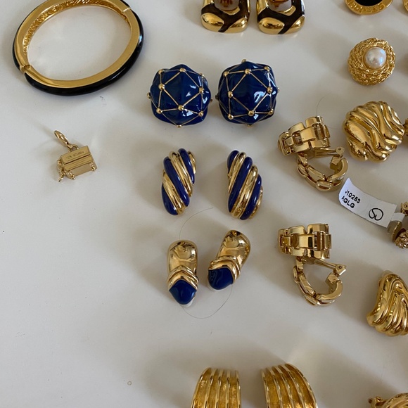 ✨ Fabulous Vintage ST. JOHN Earring Jewelry Collection Lot Like New Condition! ✨ - Picture 4 of 5